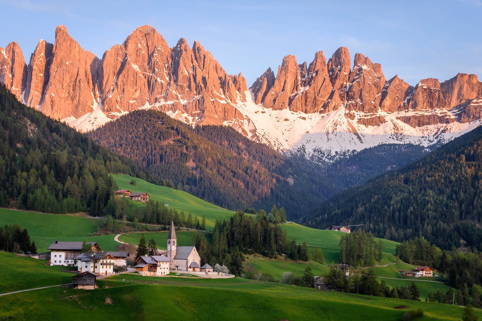 Dolomites: peaks and valleys